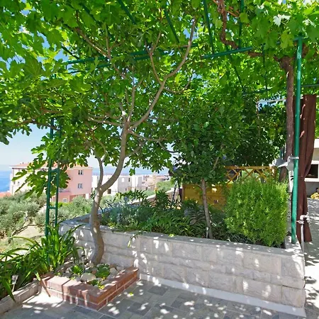 A&j * Makarska