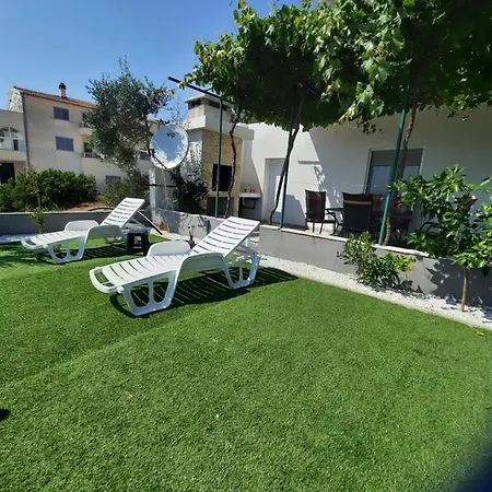 A&j Apartment