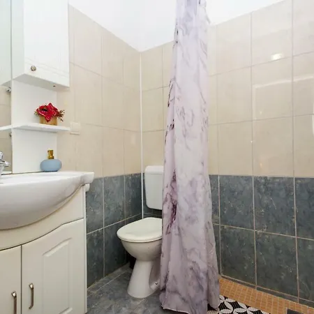 Apartment A&j *